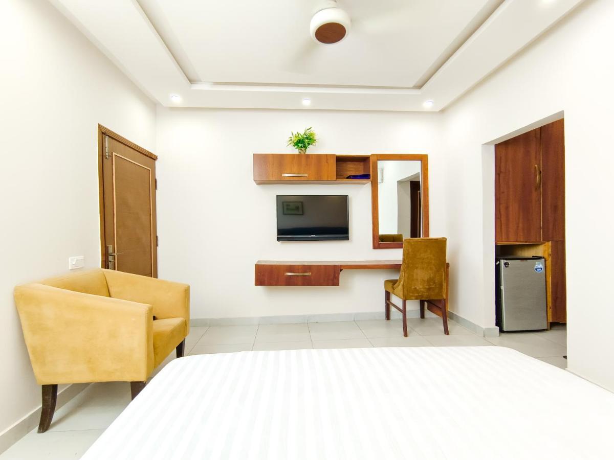 Hotel Avalon Suites Multan Exterior photo