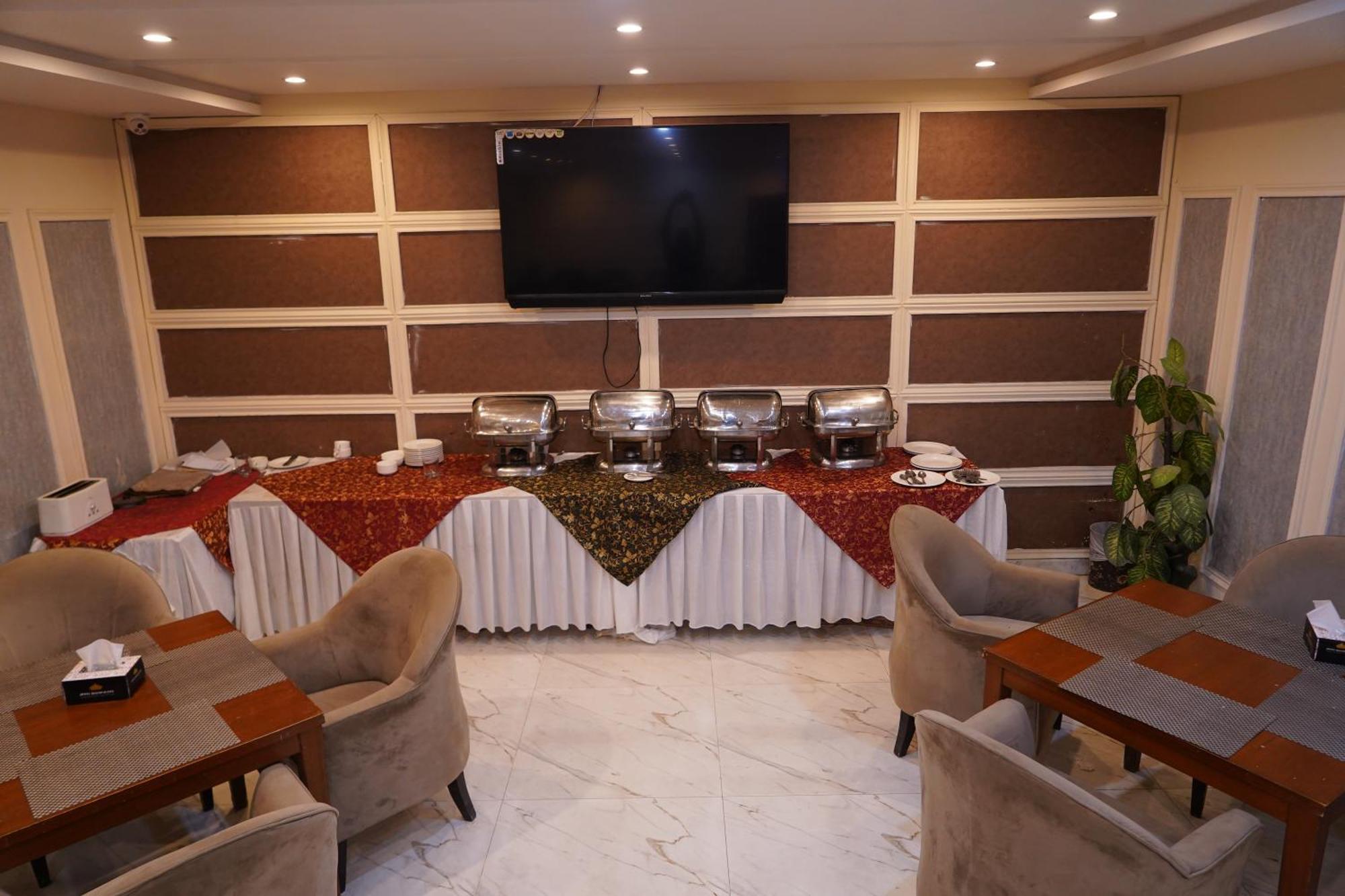 Hotel Avalon Suites Multan Exterior photo