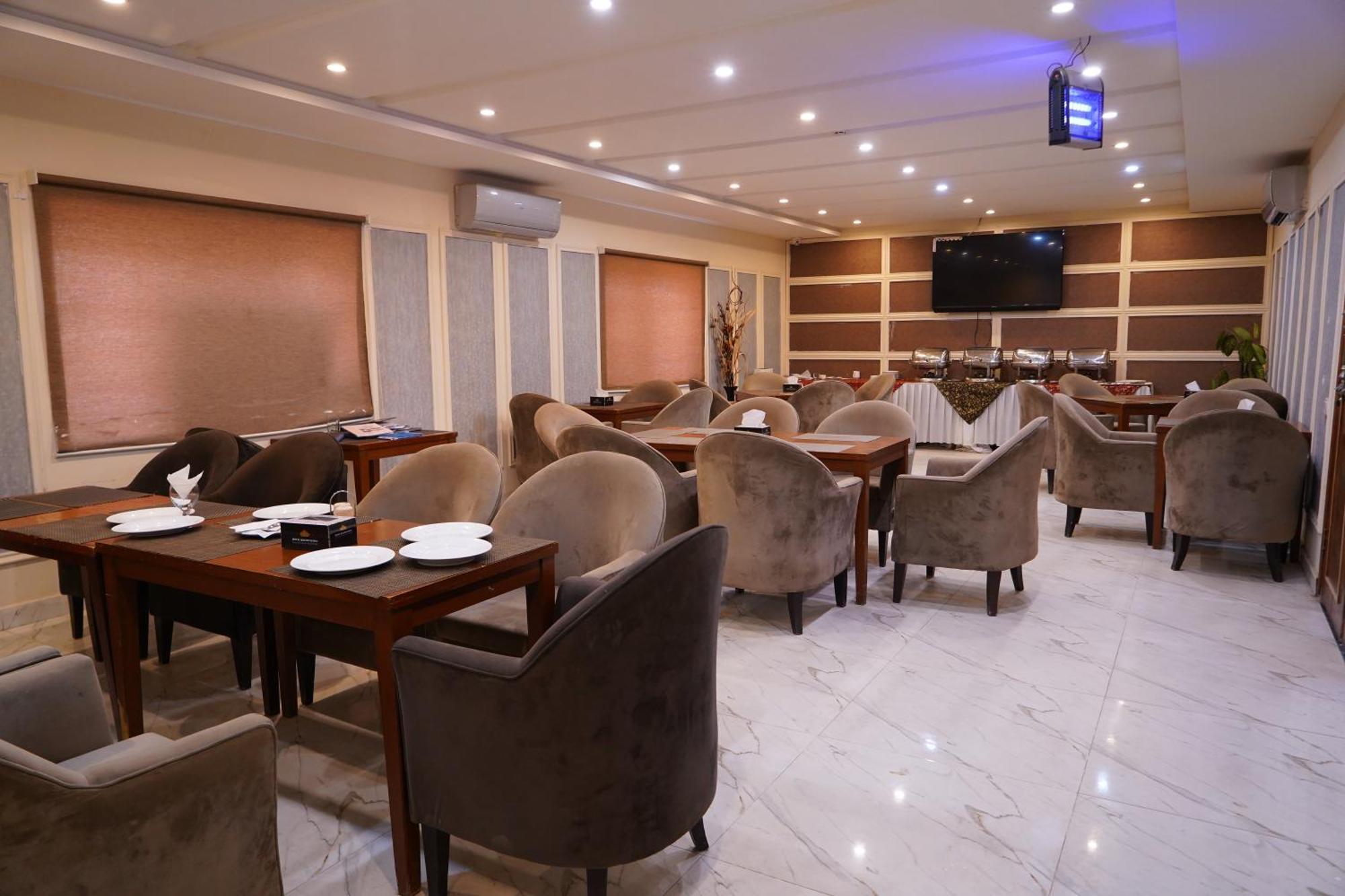 Hotel Avalon Suites Multan Exterior photo
