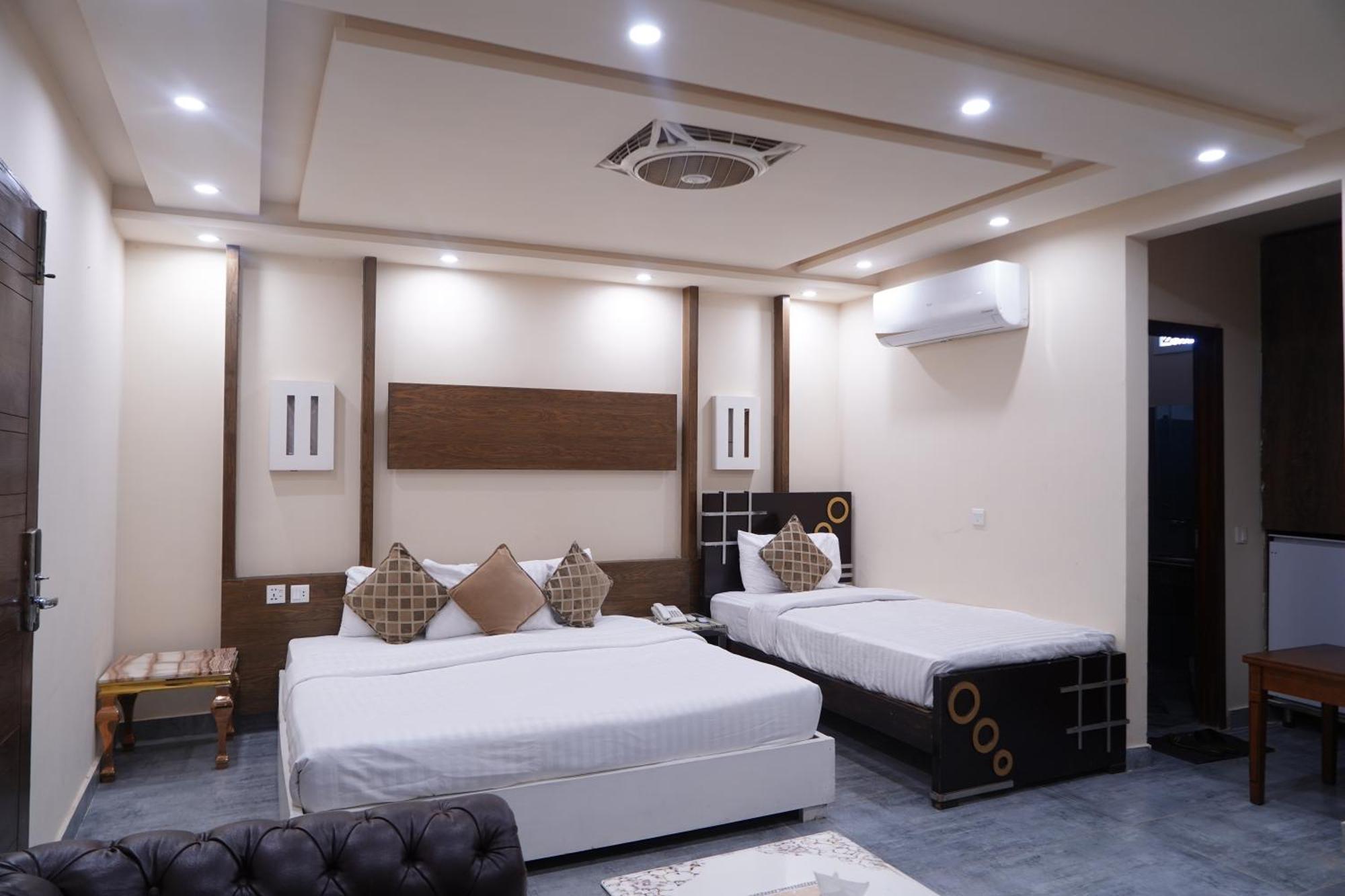 Hotel Avalon Suites Multan Exterior photo