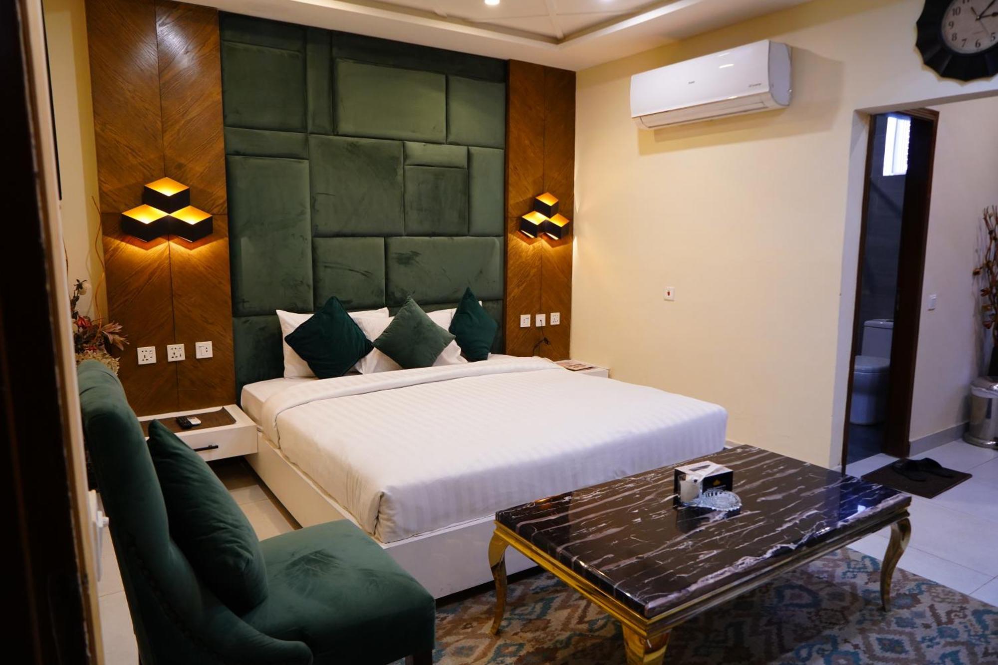 Hotel Avalon Suites Multan Exterior photo