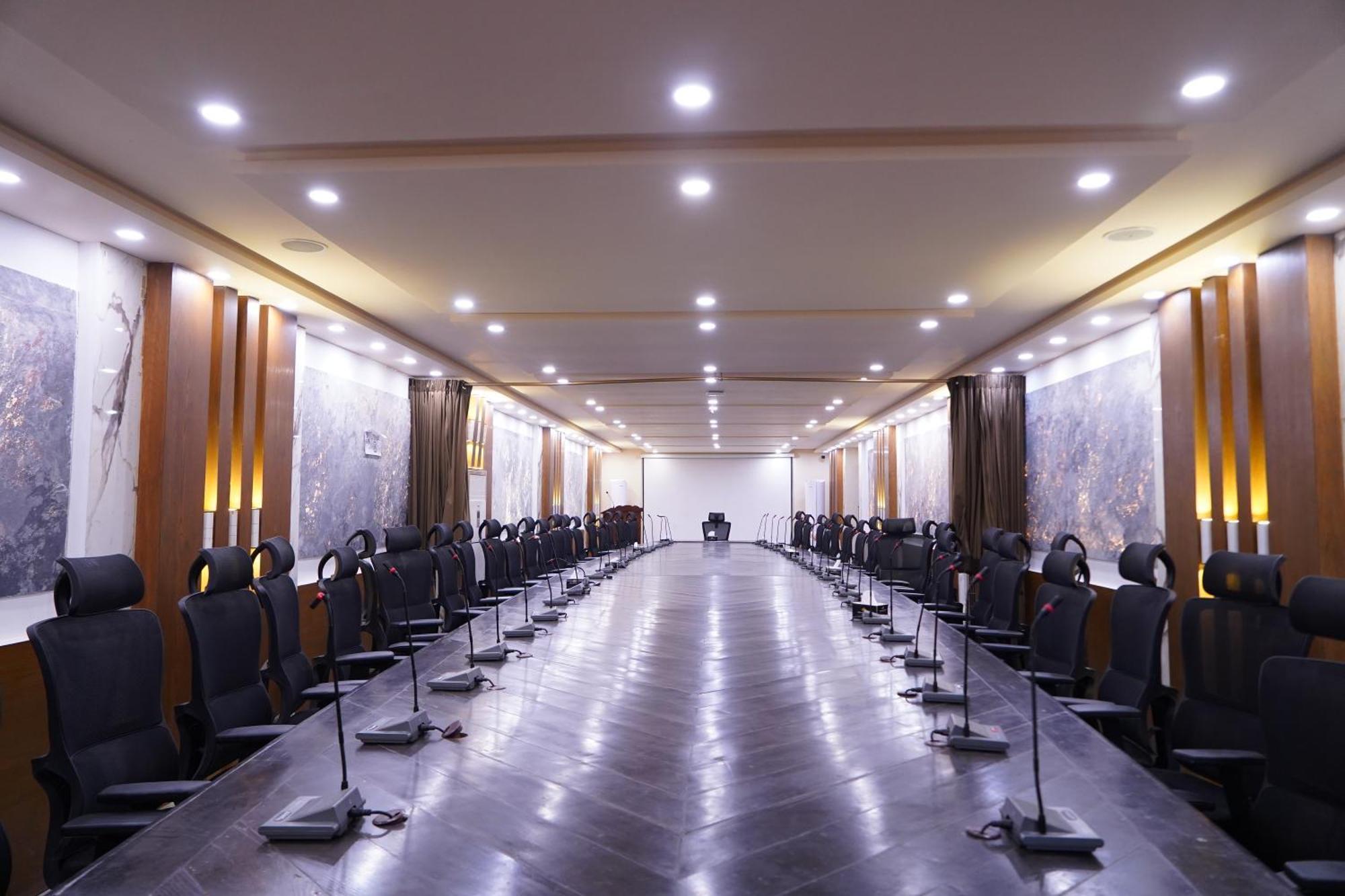 Hotel Avalon Suites Multan Exterior photo