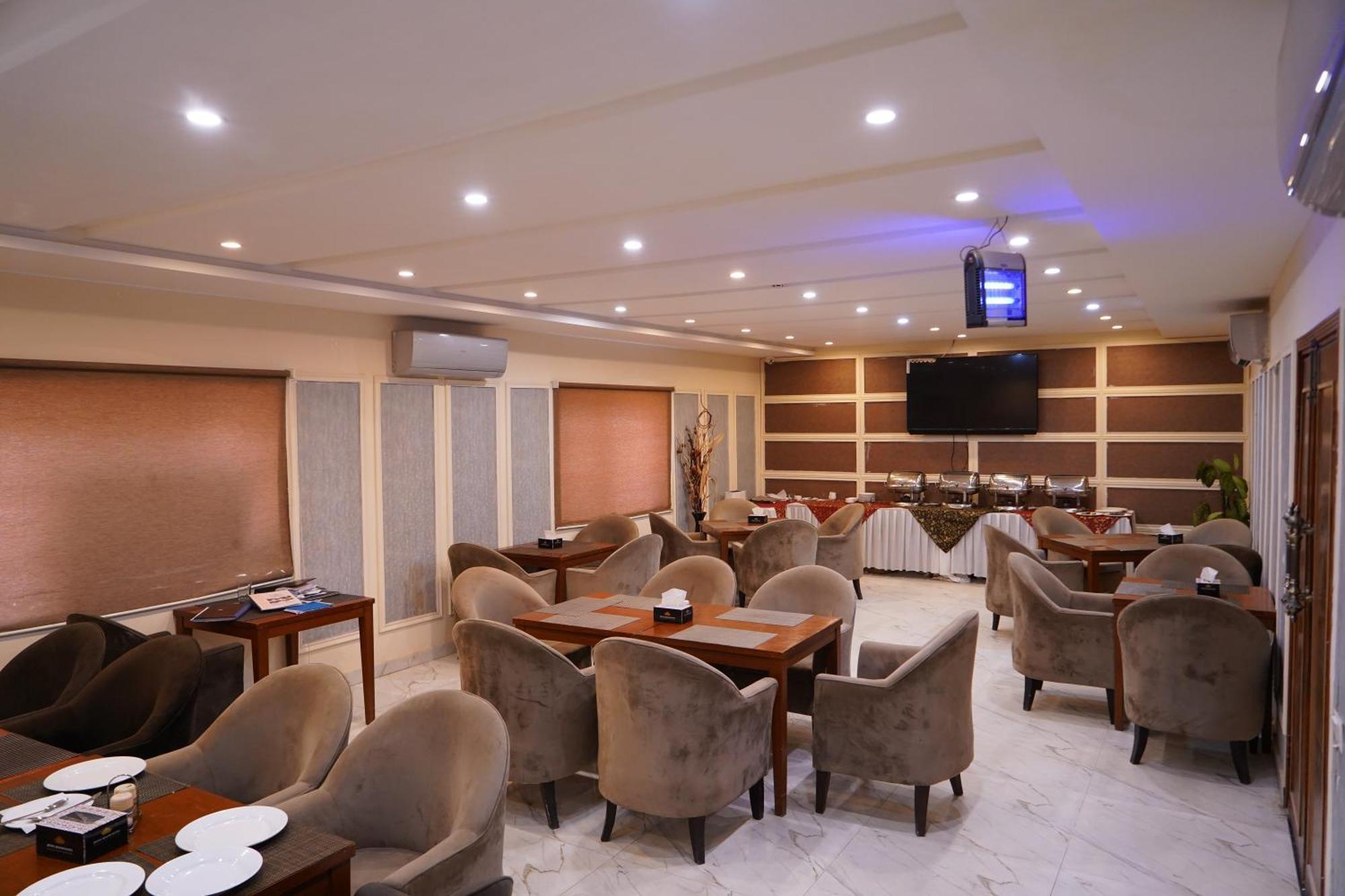 Hotel Avalon Suites Multan Exterior photo