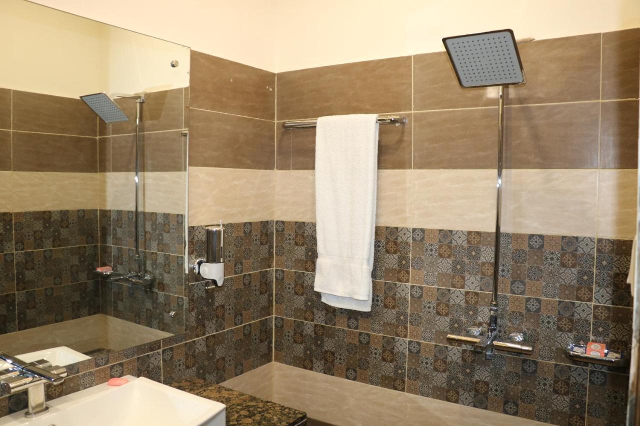 Hotel Avalon Suites Multan Exterior photo