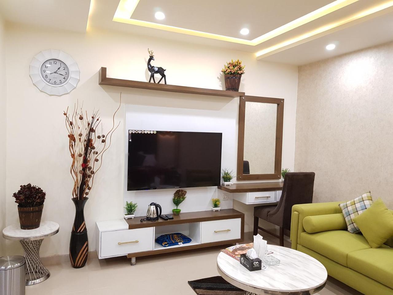 Hotel Avalon Suites Multan Exterior photo