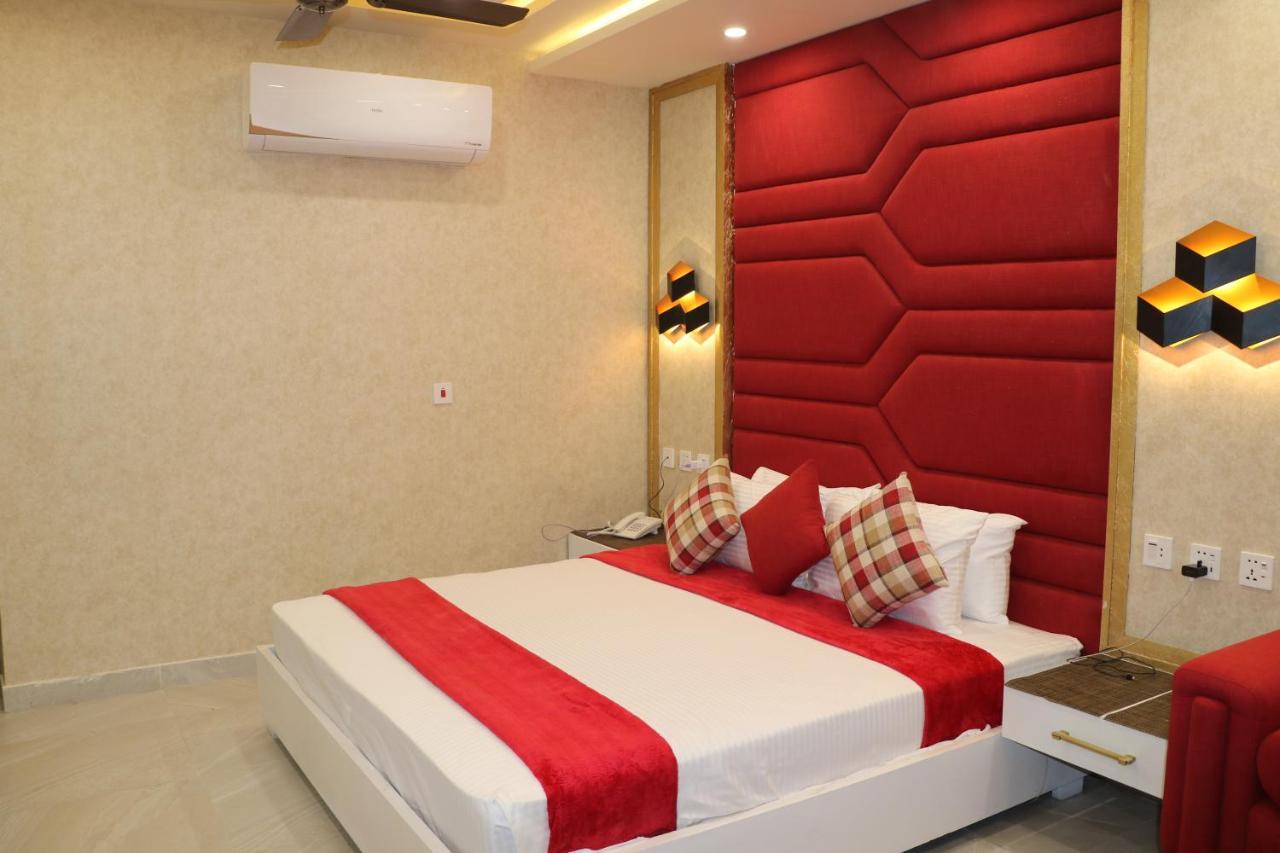 Hotel Avalon Suites Multan Exterior photo