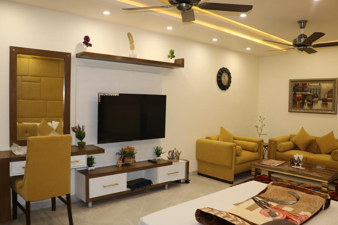 Hotel Avalon Suites Multan Exterior photo